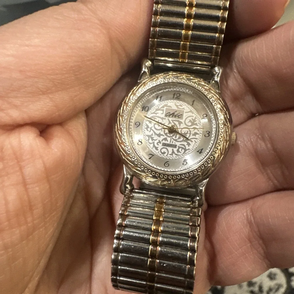 Works Chic Women's Watch Gold Tone Swirl Design Dainty Strap NEW BATTERY 28mm 7